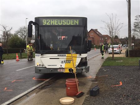 Bus naar Heusden botst in Lummen