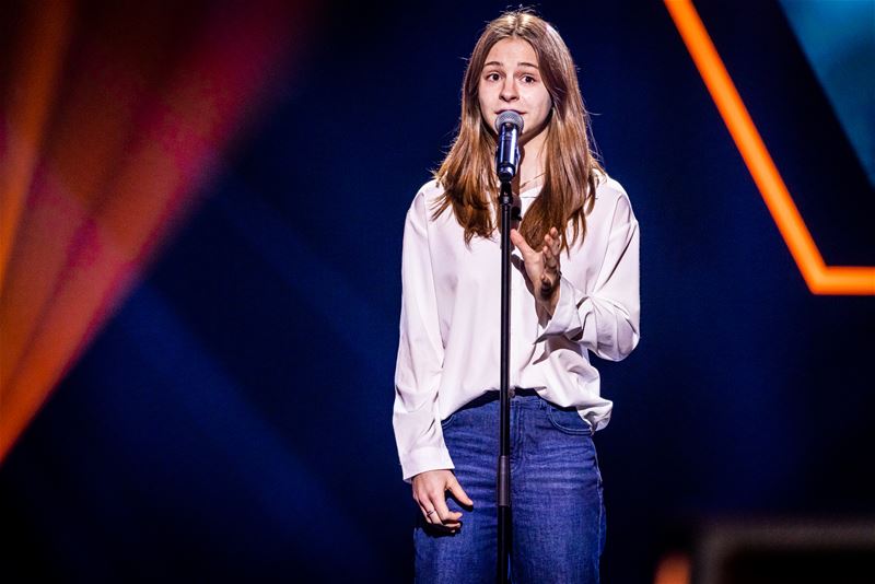 Cara Hendriks eert haar ouders in The Voice Kids