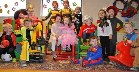 Carnaval in wijkschooltje Toverfluit