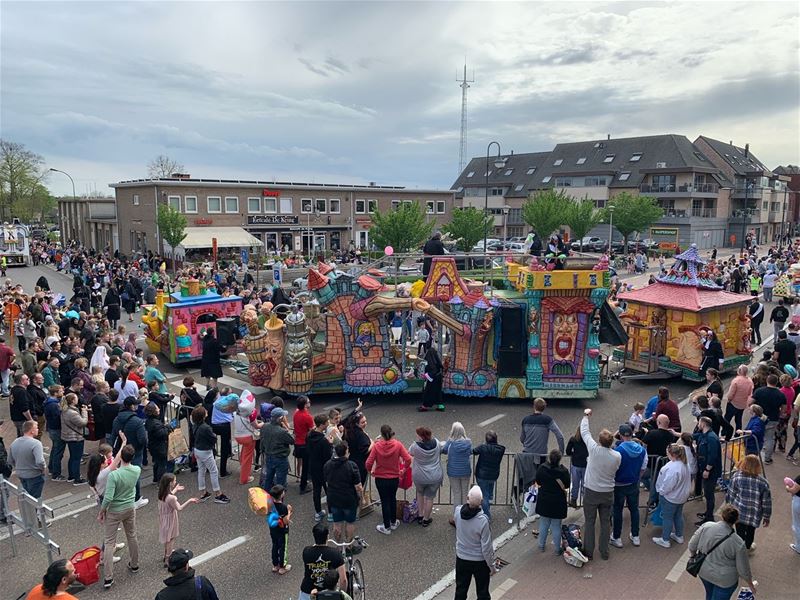 Carnavalstoet trekt over aangepast parcours
