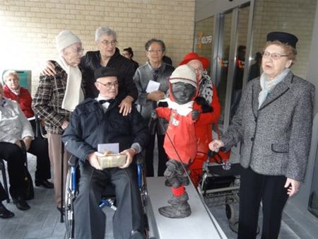 Carpe Diembewoners dopen hun beeld