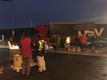 Chaos door vakbondsblokkade op industrieterrein