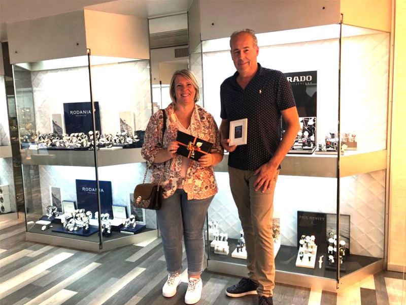 Cindy kan haar cadeaubon eindelijk inruilen