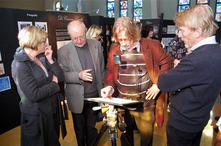 College bekijkt de primitieven in spiegelbeeld