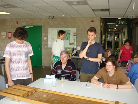 Collegeleerlingen aan de slag in De Brug