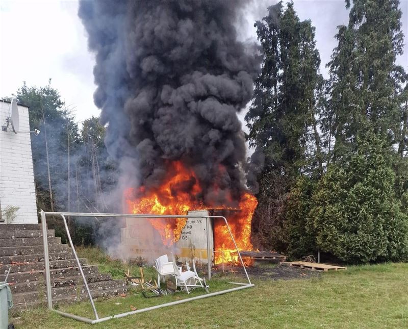 Container bij Anadol in lichterlaaie