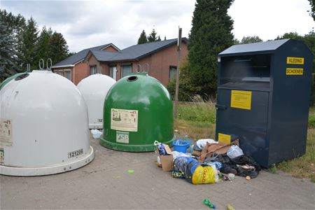 Container onbereikbaar door afval