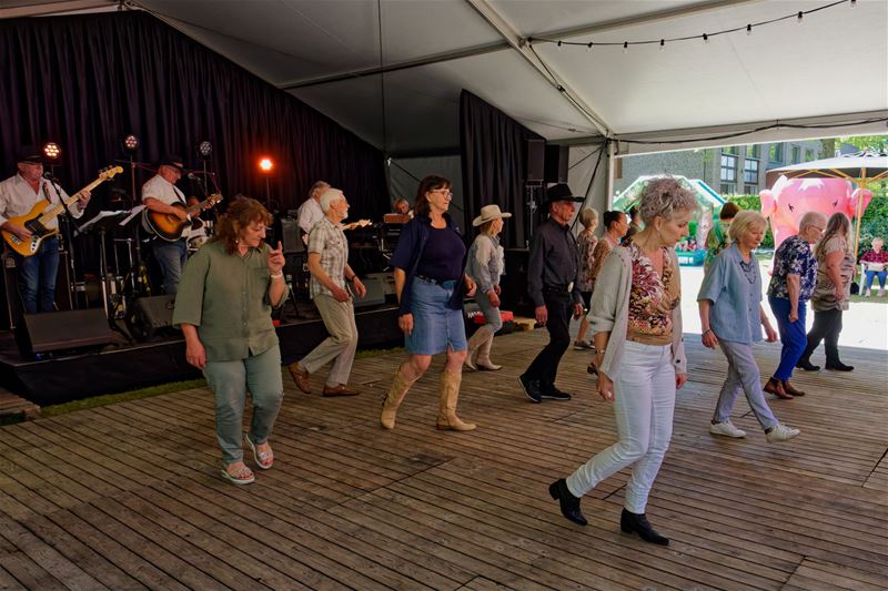 Cowboys dansen 's namiddags op ValFestiVal