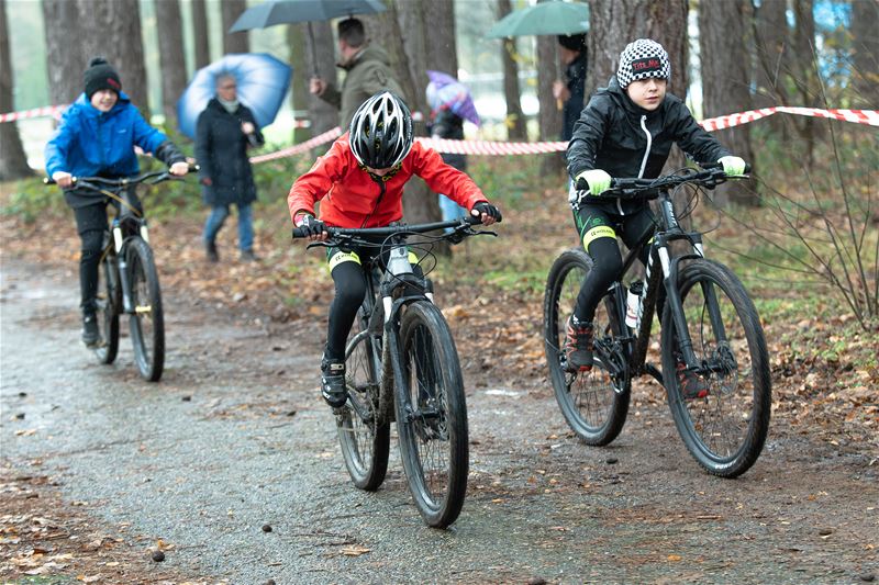 Crossers beleven plezier aan de modder aan De Val