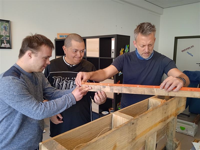 DAC maakt modderkeukentje voor dorpstuintjes