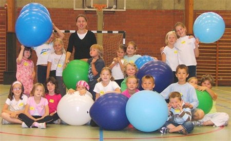 Dansen met reuzeballonnen