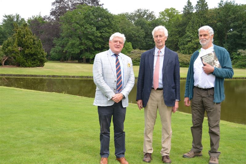De bijzonderste bomen van Limburg in een boek