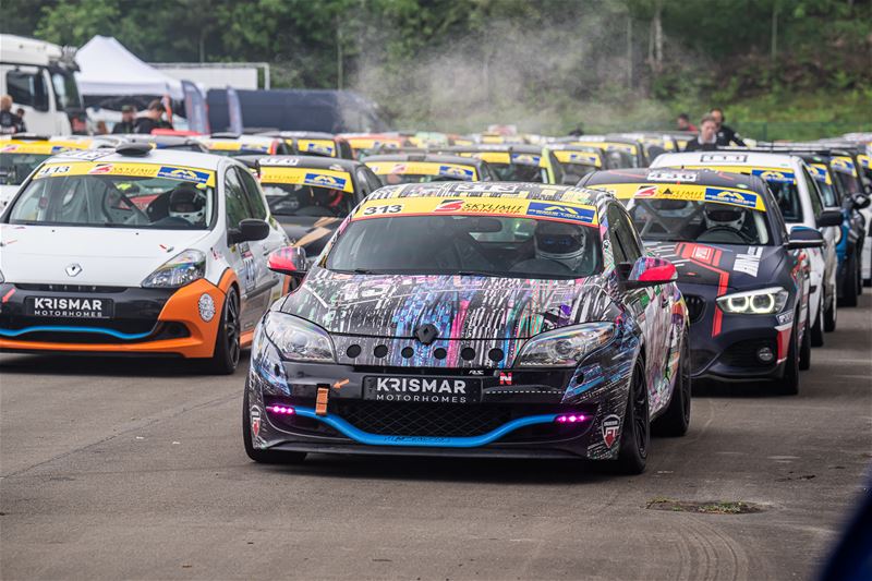 De geblokte vlag viel al drie keer