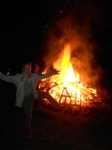 De kerstbomen in de fik