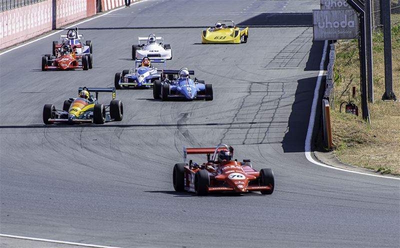 De kranige oudjes in volle actie op Historic GP