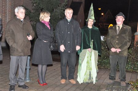 De lichtjes branden na het verbroederingsfeest