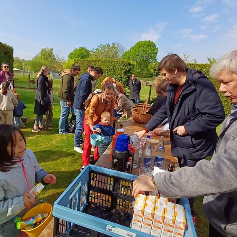 De paashaas op bezoek in de Blauwe Wijk