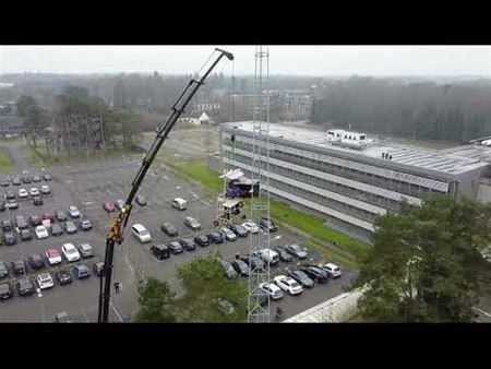 De plaatsing van de slechtvalkenkast in beeld