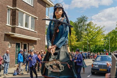 De putheks zondag in heksenstoet van Beselare