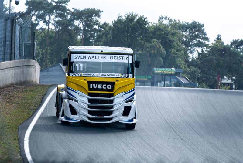 De racetrucks hebben al van katoen gegeven