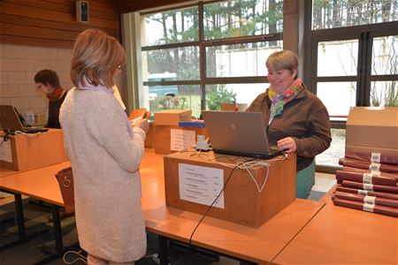 De rush op de huisvuilzakken is gestart