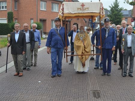 De Sacramentsprocessie trok door Viversel
