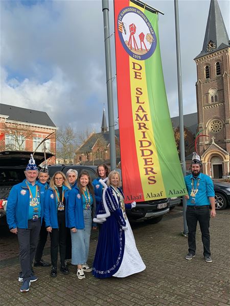 De Slamridders hebben hun vlaggen gehesen