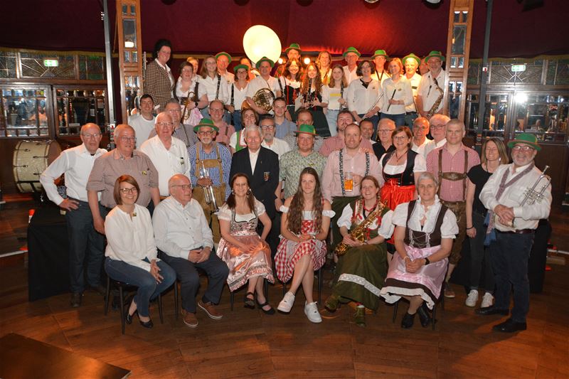 De Ware Vrienden verzameld