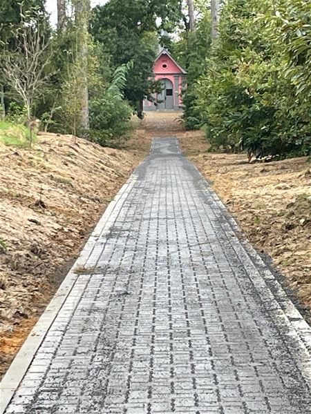 De weg naar de Sint-Janskapel is klaar