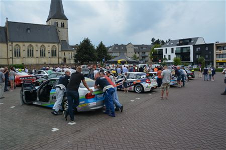 Deel van de bolides present op Heldenplein