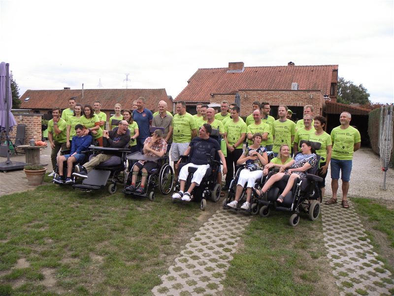 Deelnemers aan Dodentocht stappen voor IE vzw