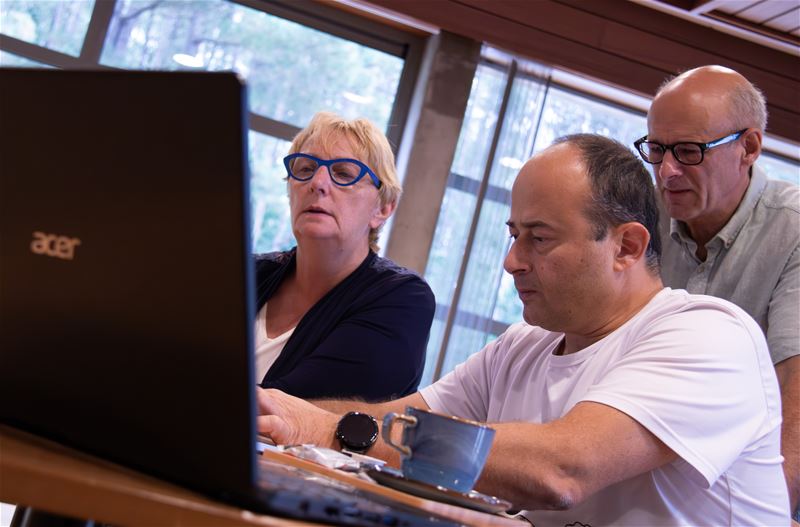 Digibanken helpen digitale kloof overbruggen