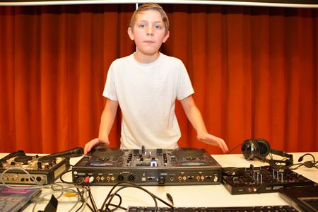 DJ Marino animeert laatste Woensdag Bibdag