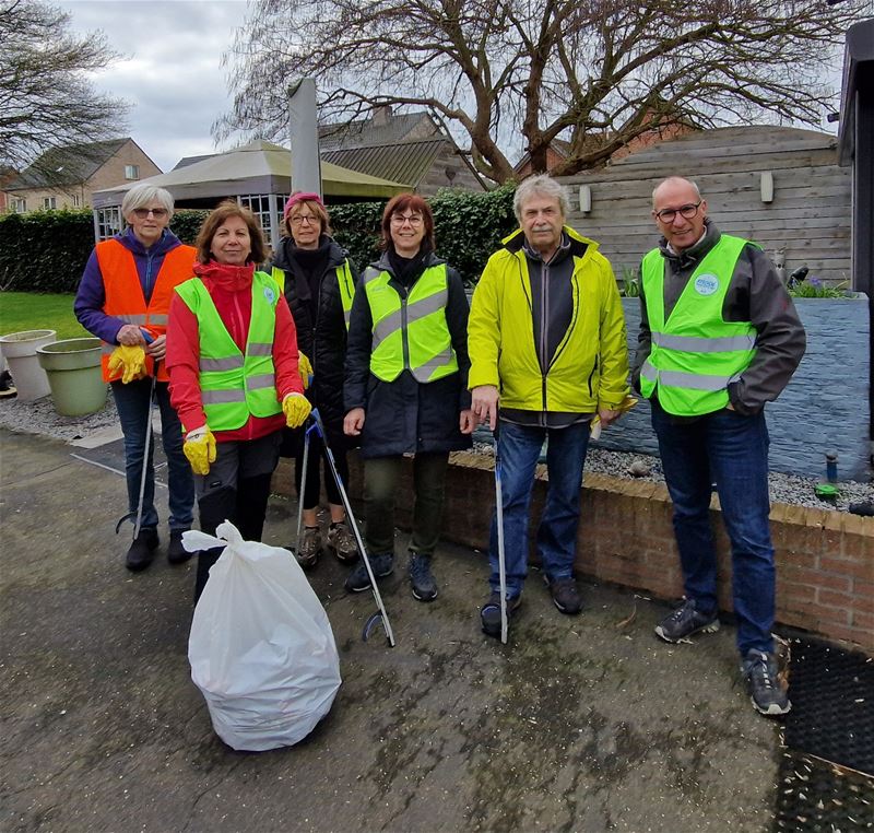 Dorpsraad Heusden ruimde heel wat zwerfvuil op