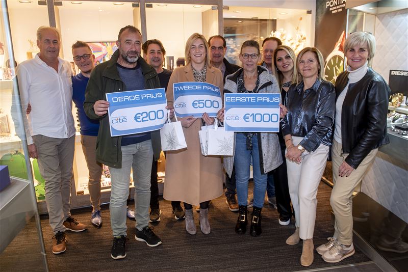 Drie gelukkige winnaars van hoofdprijzen Braderie