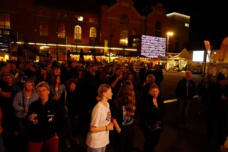 Drie nationaliteiten sluiten Mine Blues af