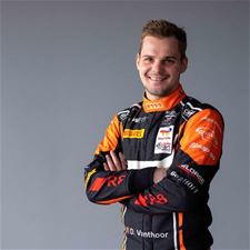 Dries Vanthoor derde in Japan