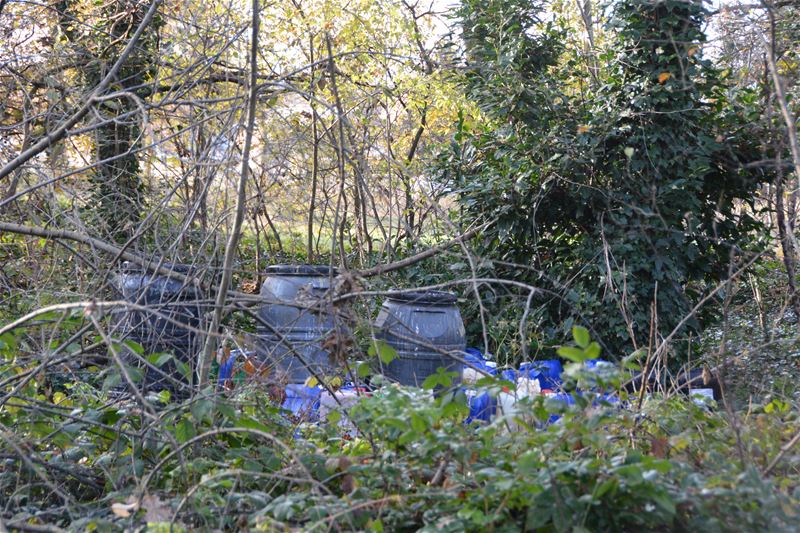 Drugsvaten gedumpt in bosje langs Mijnwerkerslaan