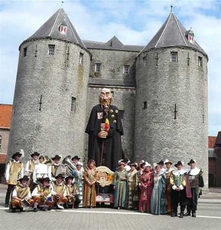 Drukke tijden voor reus Lambert Hoelen