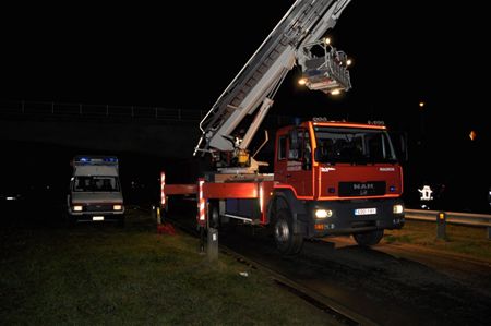 Duikers zoeken 'vermiste' in kanaal