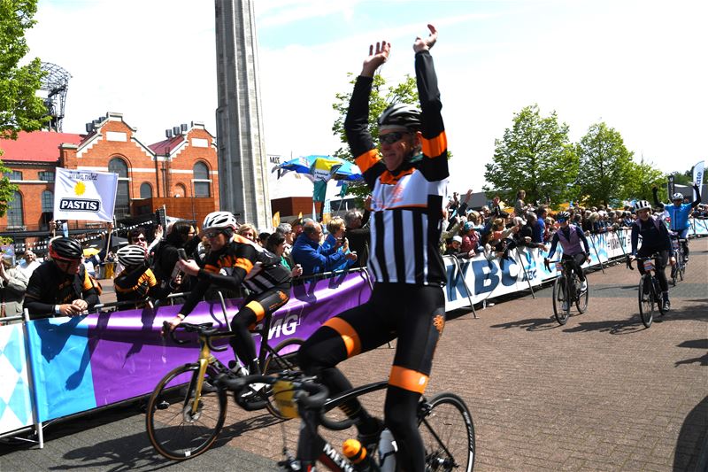 Duizenden fietsers krijgen een warme ontvangst