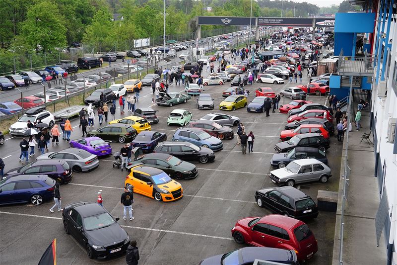 Duizenden vergapen zich aan tuning cars