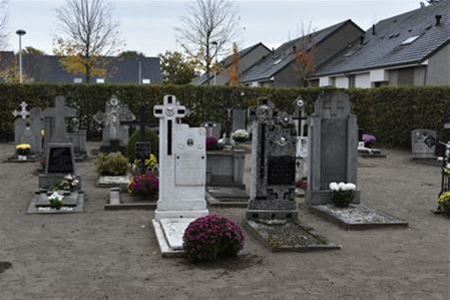 Duizendpoot PWA poetst grafstenen