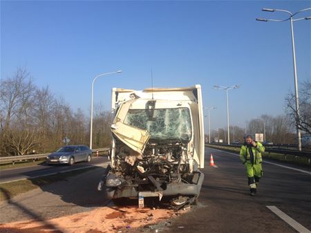 E 314 volledig versperd door ongeval