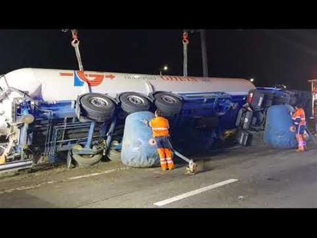 E314 richting Lummen versperd door ongeval