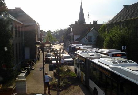 Een bus teveel in de Dorpsstraat