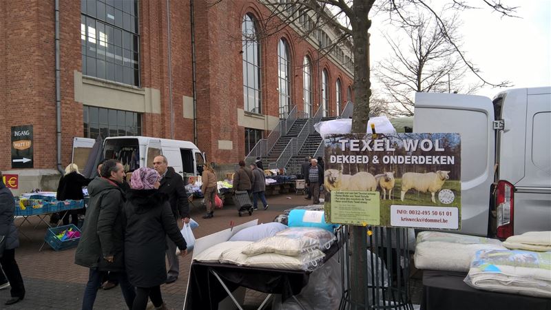 Een markt van wol en kruiden