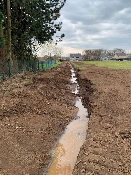 Een sleuf tegen wateroverlast op Mortelveld