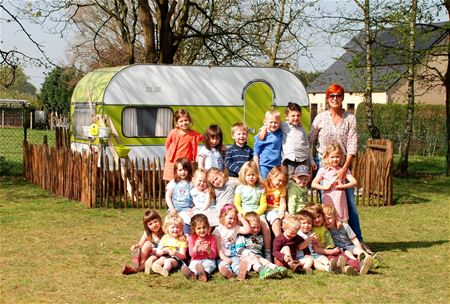 Een vertelcaravan voor de kleuters in Ubbersel