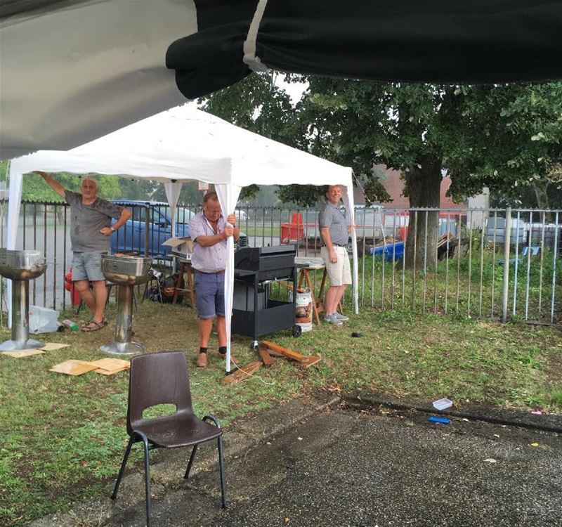 Eendracht ... houdt de tent aan de grond